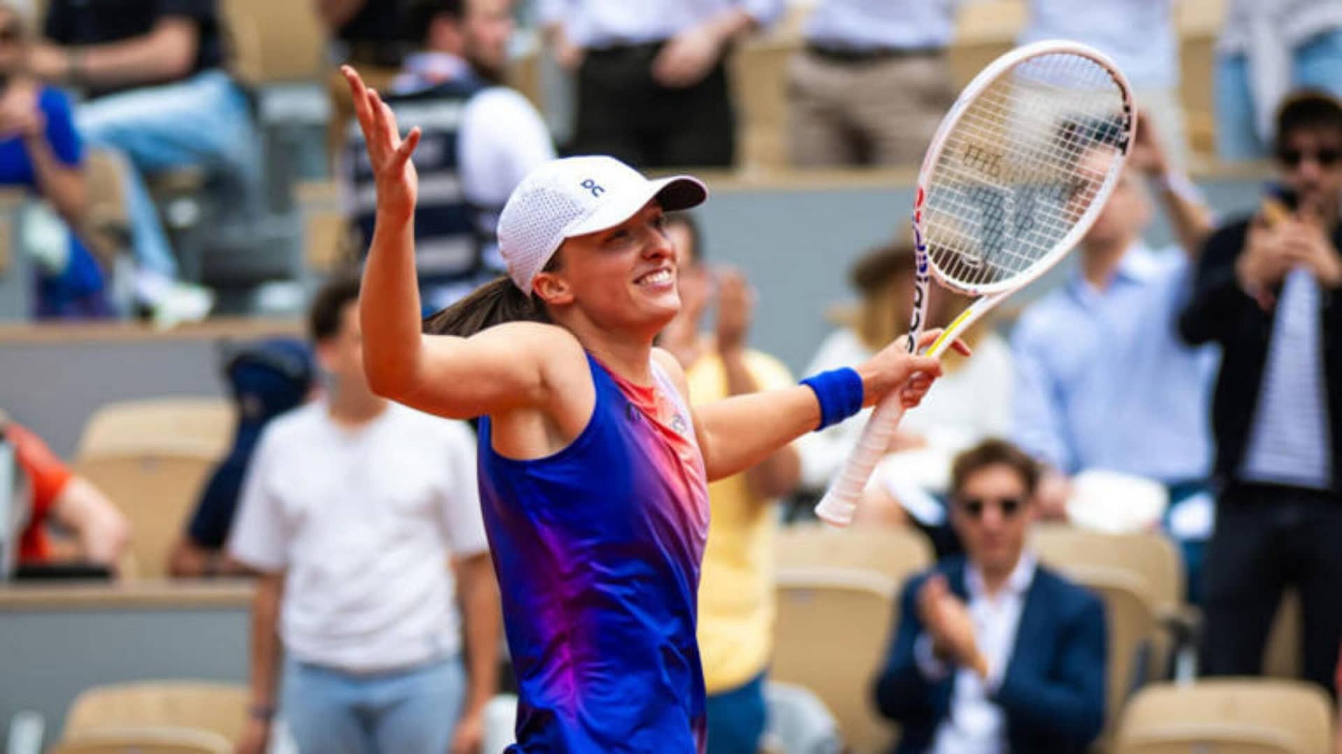 Carlos Alcaraz declared Iga Swiatek the current world number one as she maintains her ruthless dominance at the French Open